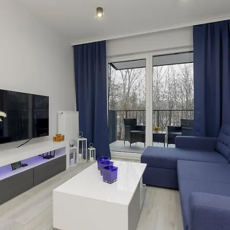 公寓 Dark Blue And Grey With Pastel Bedroom In By Renters 华沙