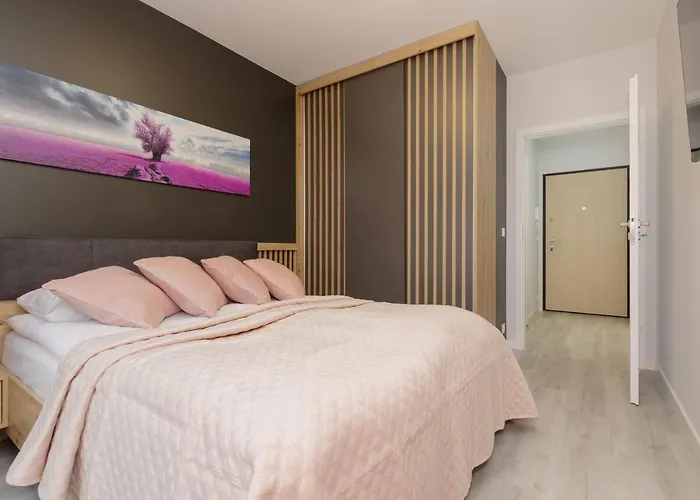 Apartman Dark Blue And Grey With Pastel Bedroom In By Renters Varsó